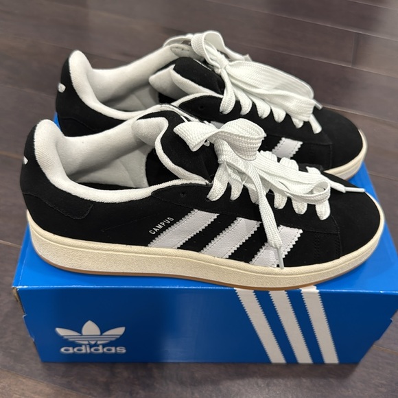 NIB Men’s Adidas Campus Black with White Stripes Size 7.5 - Picture 2 of 4